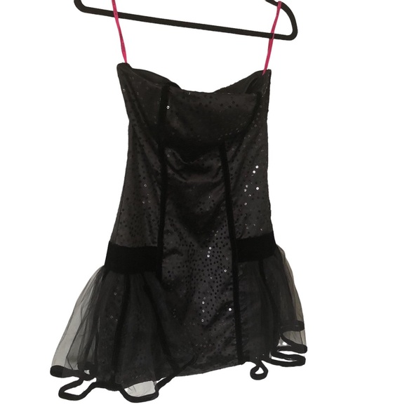 Betsey Johnson sleeveless Sequins Prom dress - Picture 2 of 15